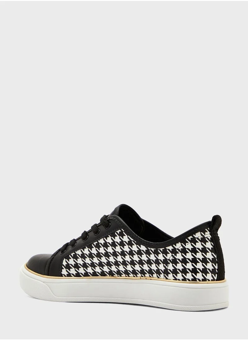 Beira Rio Leia Lace Up Low Top Sneakers