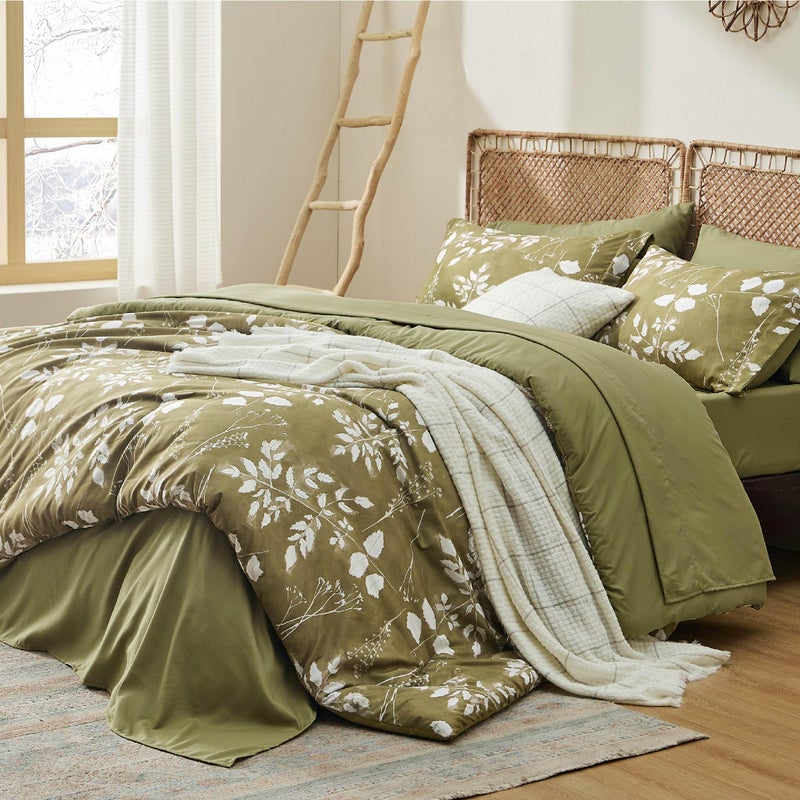 Bedsure طقم لحاف ملكي مزهر مكون من 7 قطع مع زهور نباتية، مع 1 لحاف (230 سم × 230 سم)، 1 ملاءة مشدودة (150 سم × 203 سم) مع جيب عميق 35 سم، 1 ملاءة مسطحة (229 سم × 260 سم)، 2 غطاء وسادة (50 سم × 90 سم) و 2 غطاء وسادة مزخرف (50 سم × 66 سم)، زيتوني أخضر - Image 2