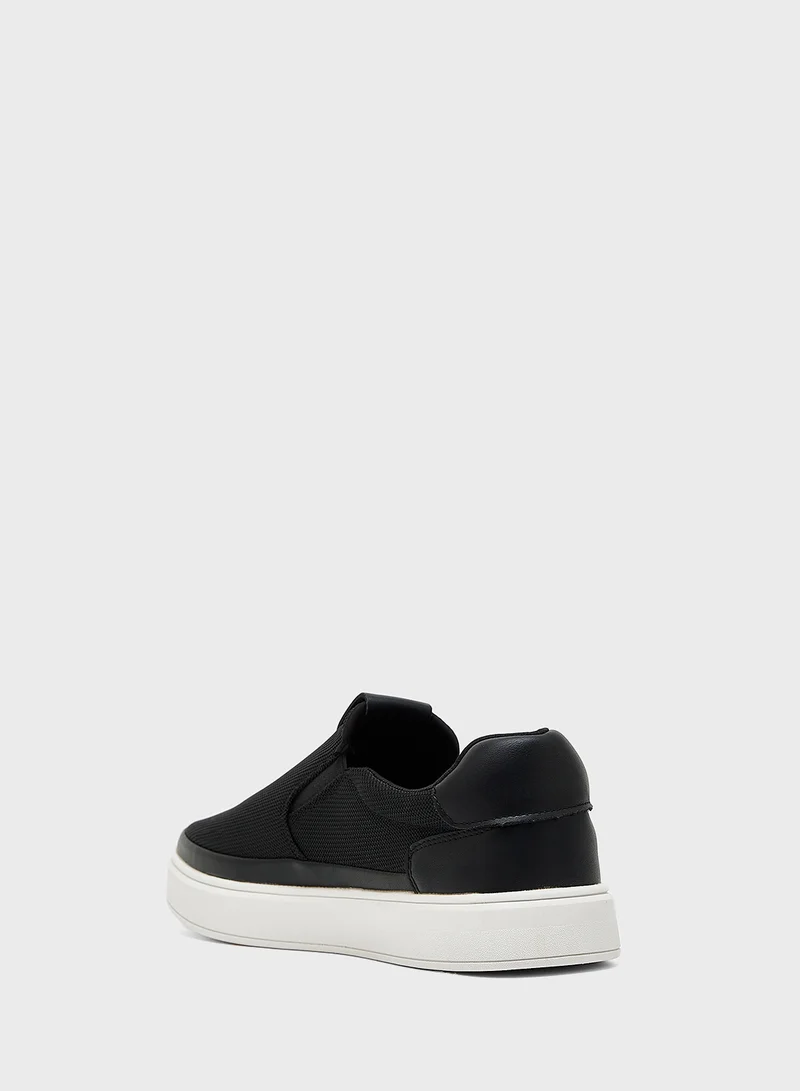 روبرت وود Casual Slip Ons