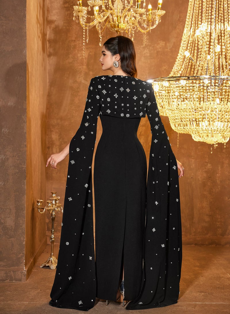مدام يونيك فستان طويل بأكمام مطرزة بالأحجار اللامعة بلمسة فنية جديدة - Image 2