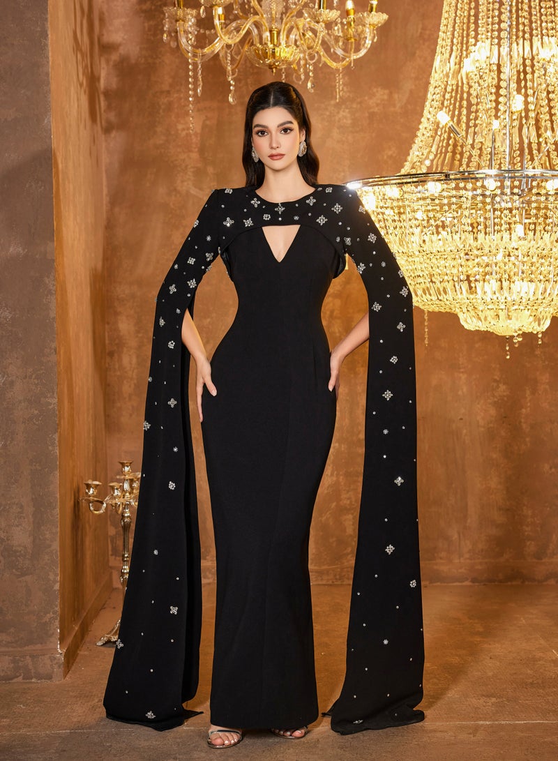 مدام يونيك فستان طويل بأكمام مطرزة بالأحجار اللامعة بلمسة فنية جديدة - Image 4