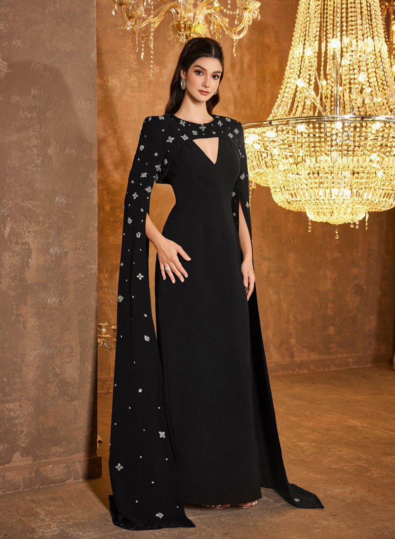 مدام يونيك فستان طويل بأكمام مطرزة بالأحجار اللامعة بلمسة فنية جديدة - Image 3