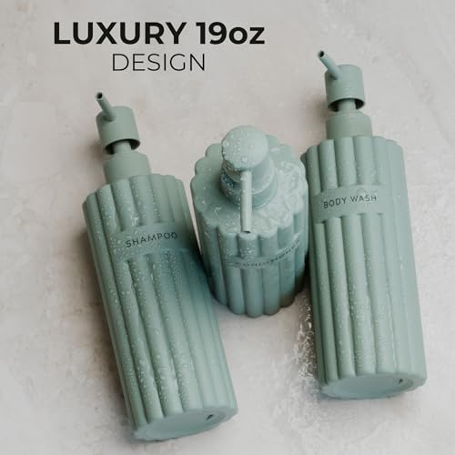 KIBAGA مجموعة موزع الشامبو والبلسم الأنيقة من 3 قطع - زجاجات صابون دش حديثة سعة 19 أونصة مع مضخة وملصقات - موزعات غسول الجسم سهلة التعبئة لترقية فورية لديكور الحمام - Image 3