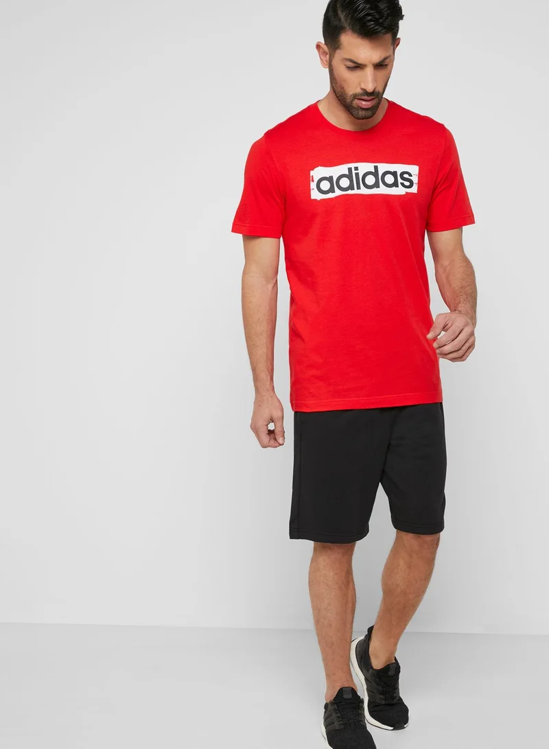 adidas شورت مزين بشعار الماركة