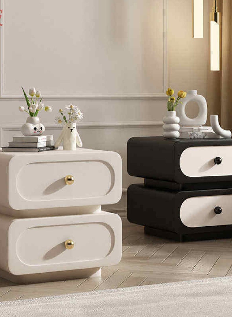 رافين طقم من 2 طاولة جانبية متعددة الاستخدامات بتصميم عصري جمالي، مصنوعة من خشب صلب متين، طاولة بجانب السرير لغرفة النوم مع أدراج تخزين، حواف مستديرة، خزانة جانبية للتخزين بمقاس 50×40×50 سم. - Image 1