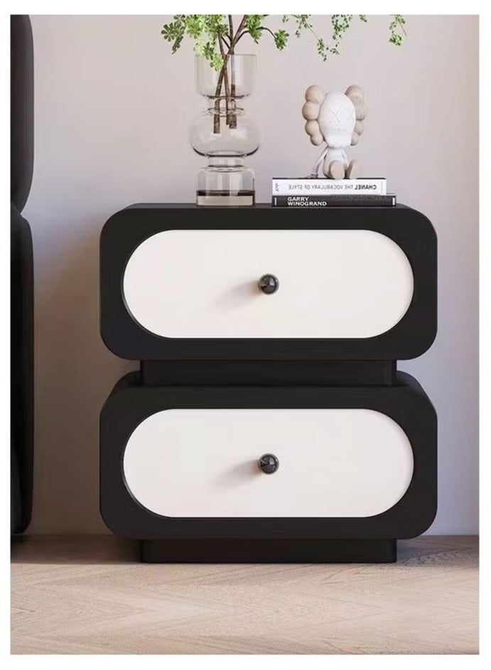 رافين طقم من 2 طاولة جانبية متعددة الاستخدامات بتصميم عصري جمالي، مصنوعة من خشب صلب متين، طاولة بجانب السرير لغرفة النوم مع أدراج تخزين، حواف مستديرة، خزانة جانبية للتخزين بمقاس 50×40×50 سم. - Image 2