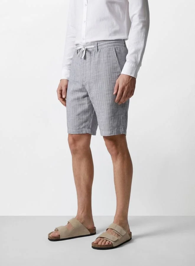 ذا انديان كراج كو Men Regular Fit Solid Cross Pocket Mid-Rise Shorts