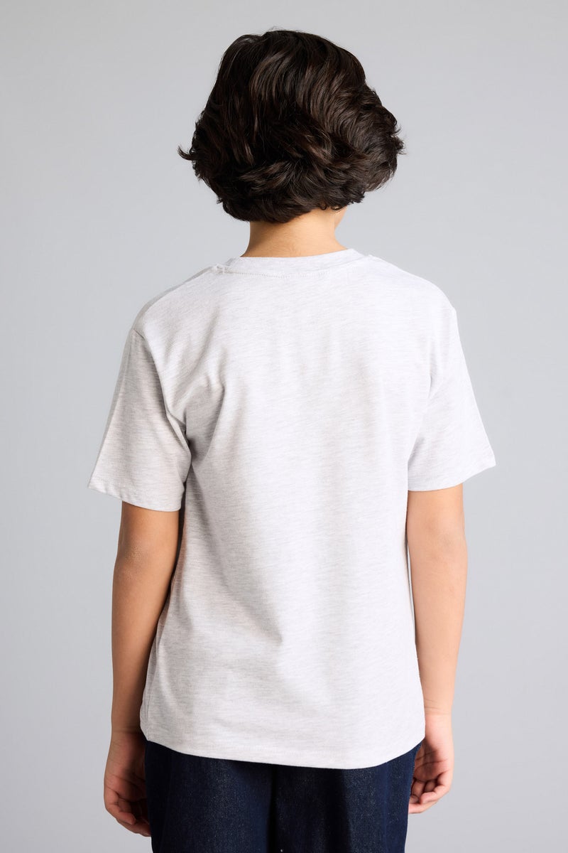 ديفاكتو تيشيرت اولادي نص كم مطبوع قصة عادية برقبة مستديرة - Image 5