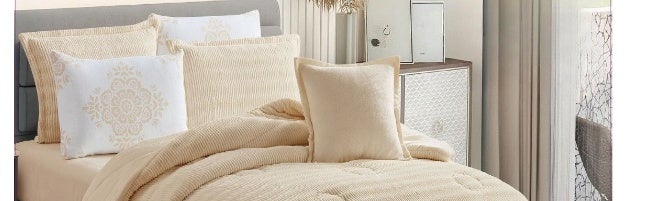 Horse A stylish and soft winter set with a large quilt measuring 230×250 cm, a full elasticized bedspread measuring 200×200 cm, and 4 large pillowcases measuring 55×75 cm for complete warmth and comfort for a more elegant bedroom (choose bedspread size). - Image 2