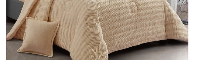Horse A stylish and soft winter set with a large quilt measuring 230×250 cm, a full elasticized bedspread measuring 200×200 cm, and 4 large pillowcases measuring 55×75 cm for complete warmth and comfort for a more elegant bedroom (choose bedspread size). - Image 3