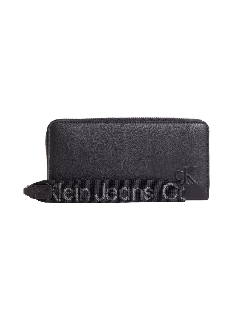 Calvin Klein Jeans Women's Ultralight Zip Arround Wallet - Faux Leather, Black  - Image 1