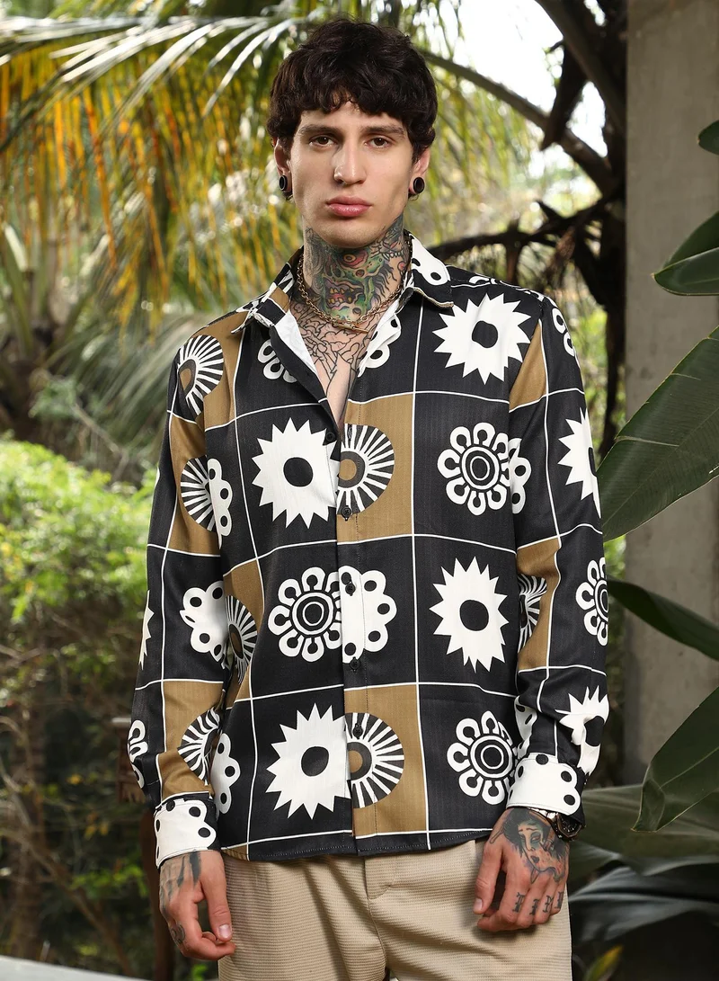 كامبوس سوترا قميص رجالي بلون أسود ليلي وبني شوكولاتة بتصميم بلوك | ياقة عادية | أكمام طويلة بأساور | إغلاق بأزرار | قميص بقصة مريحة للاستخدام اليومي