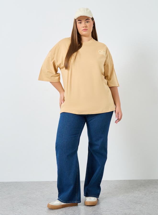 ستايلي تيشيرت بمقاس كبير وطبعة كتابة - Image 3