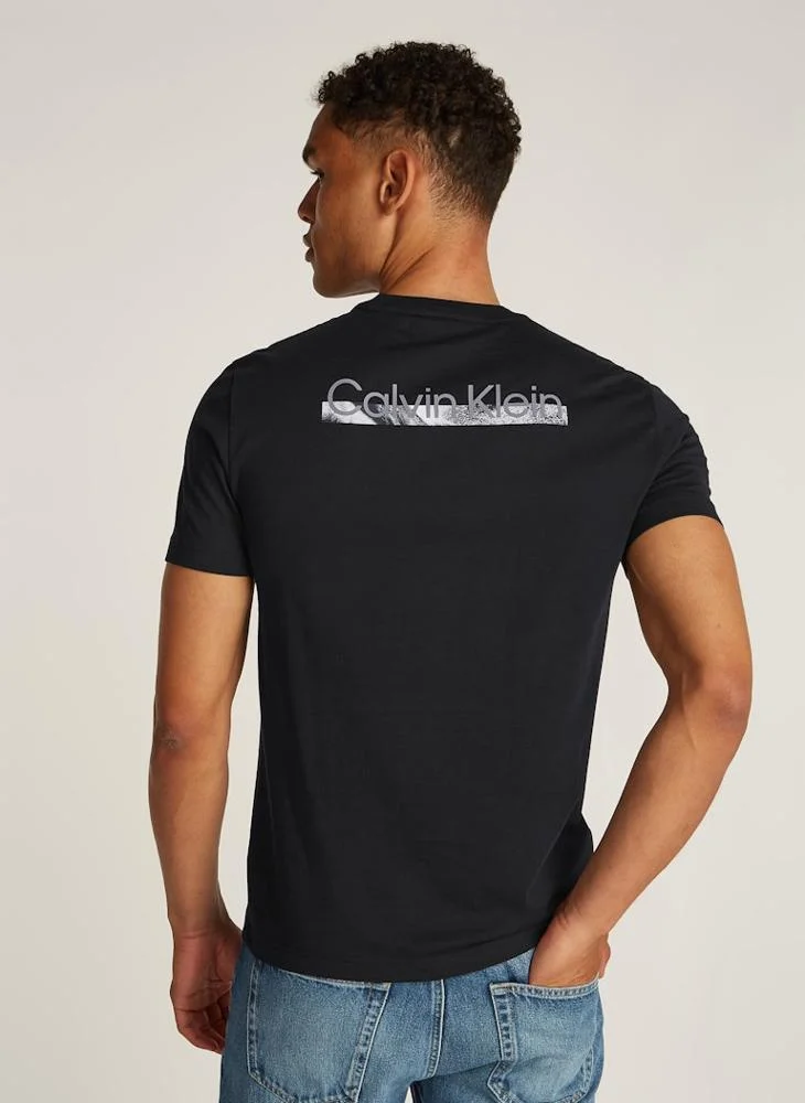 كالفن كلاين Graphic Logo Crew Neck T-Shirt