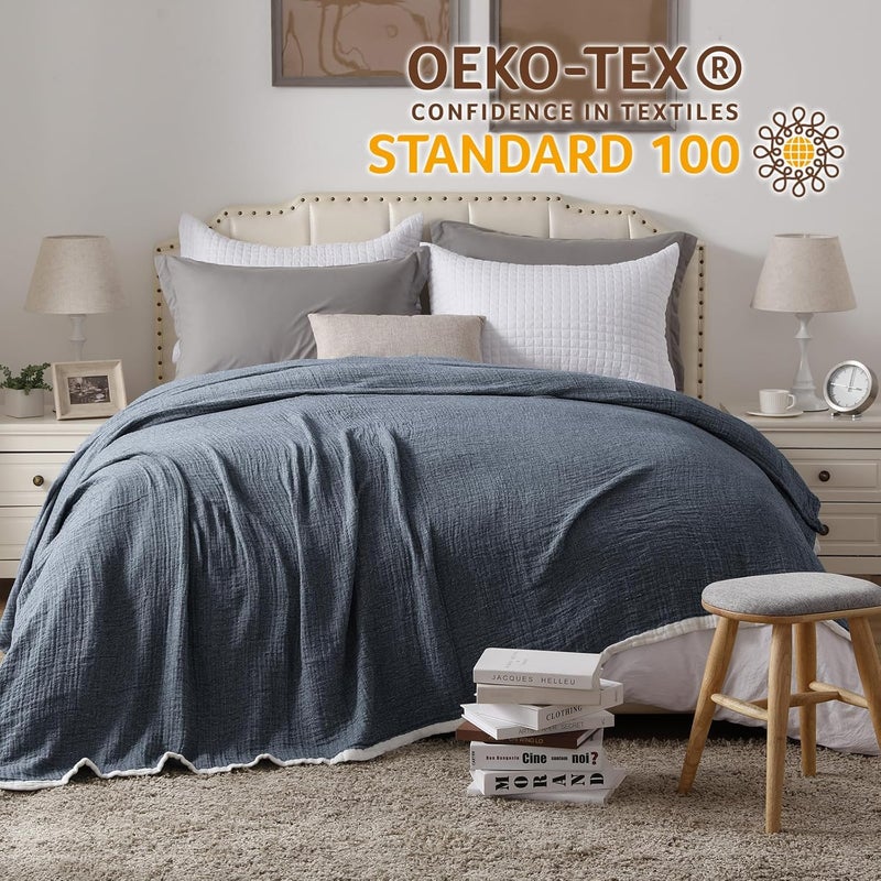SE SOFTEXLY بطانية قطنية من نوع موسلين من SE SOFTEXLY، مكونة من 100% قطن، مقاس كبير (200" x 230 سم)، لونها أزرق بحري، مناسبة لجميع المواسم، خفيفة الوزن وناعمة جدًا. - Image 2