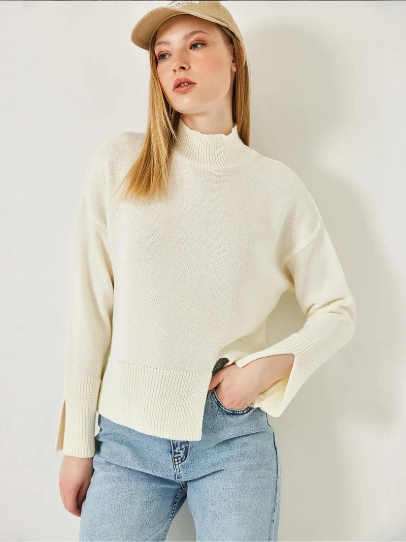 Bianco Lucci LUCCI Relaxed Fit Turtleneck Sweater with Slit