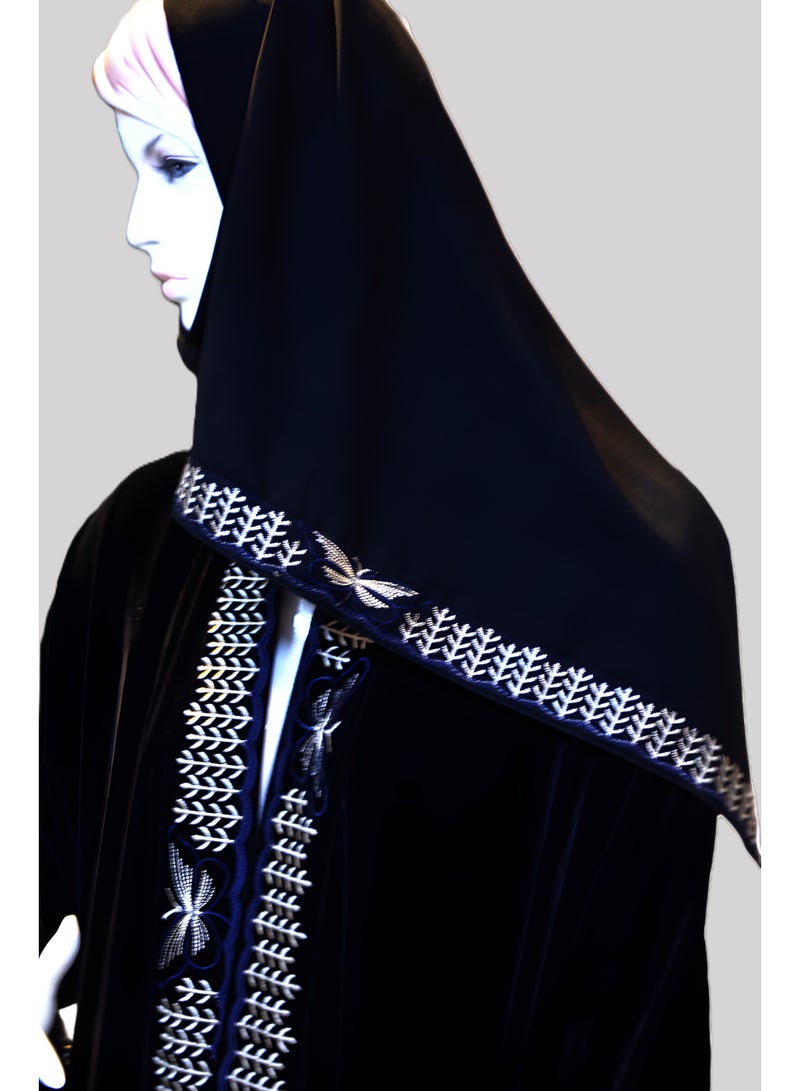 جوود واي غود واي - عباية فاخرة مطرزة باللون الأسود المخملي من الأمام مع وشاح - Image 5