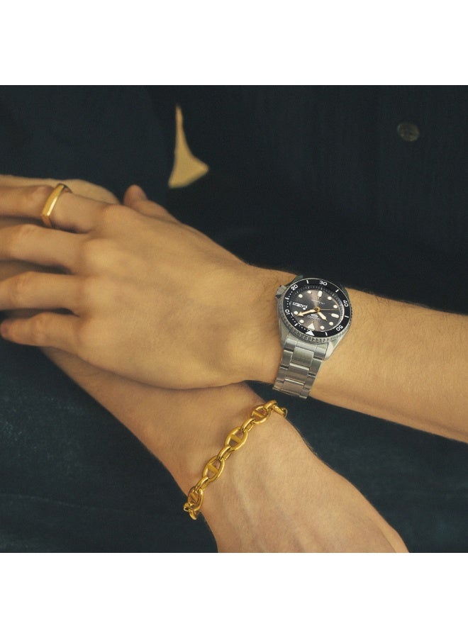 Seiko ساعة سيكو 5 سبورت الأوتوماتيكية SRPL79K1، 38 مم قرص أسود، سوار من الفولاذ المقاوم للصدأ، مقاومة للماء حتى 100 م - Image 3