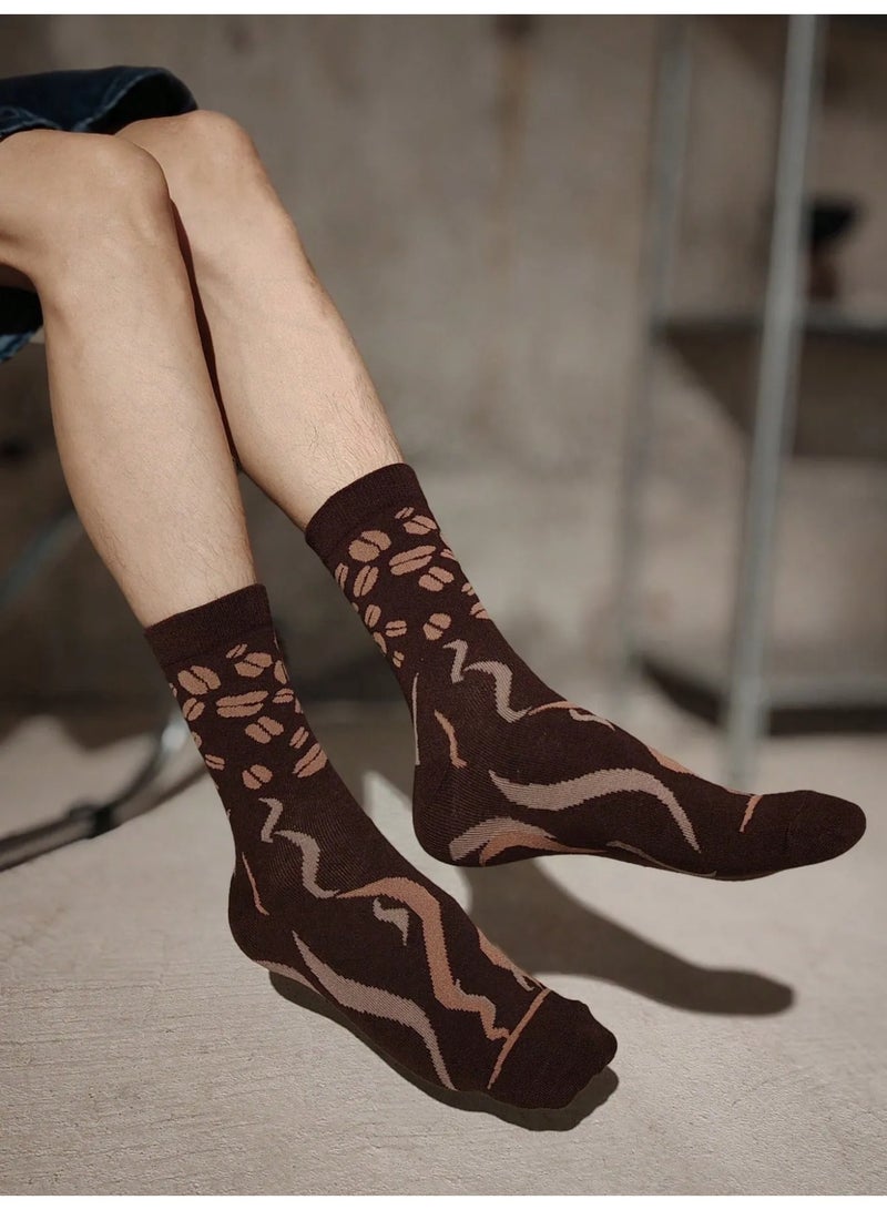 جوارب شتويه طويله بتصميم مستوحى من القهوة تأتي بداخل تغليف على شكل علبة قهوة جوارب مصنوعه من قماش ناعم و تحافظ على دفء القدمين في الأجواء الباردة. - Image 2