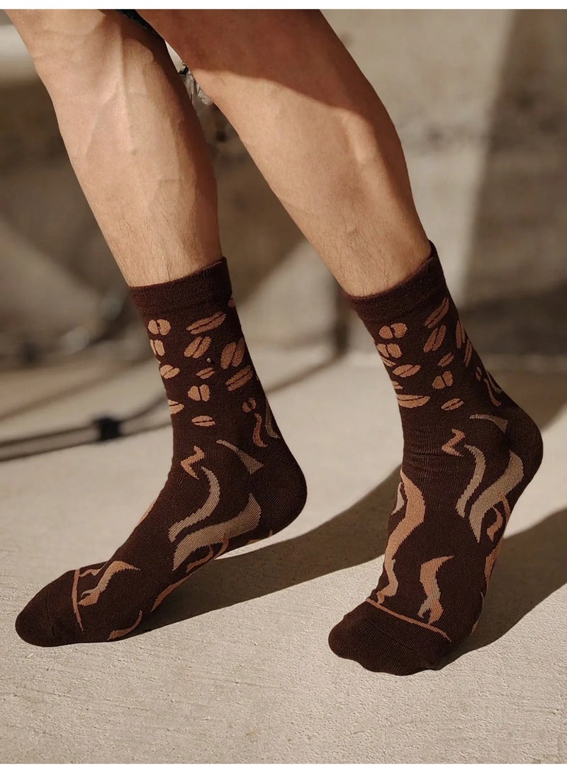 جوارب شتويه طويله بتصميم مستوحى من القهوة تأتي بداخل تغليف على شكل علبة قهوة جوارب مصنوعه من قماش ناعم و تحافظ على دفء القدمين في الأجواء الباردة. - Image 3