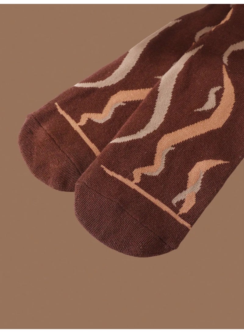 جوارب شتويه طويله بتصميم مستوحى من القهوة تأتي بداخل تغليف على شكل علبة قهوة جوارب مصنوعه من قماش ناعم و تحافظ على دفء القدمين في الأجواء الباردة. - Image 5