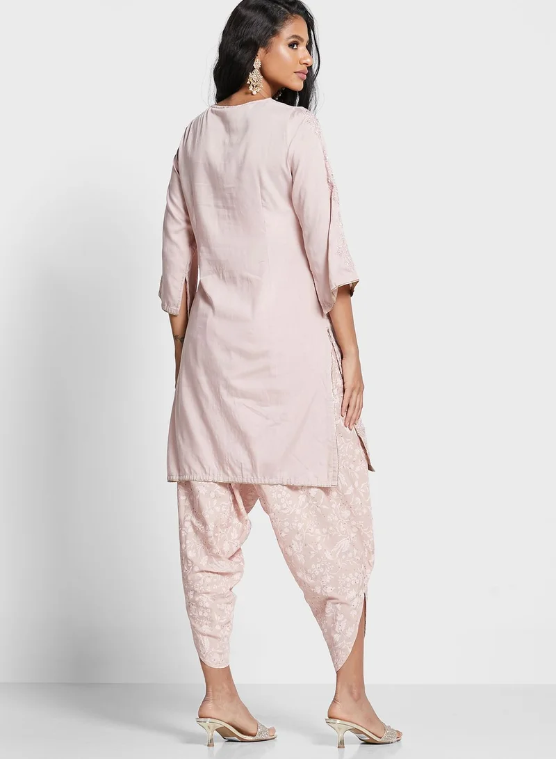 W Embroidered Set