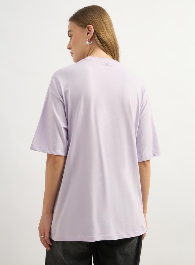 ستايلي تيشيرت بطباعة جرافيك بياقة دائرية وقصة واسعة - Image 5