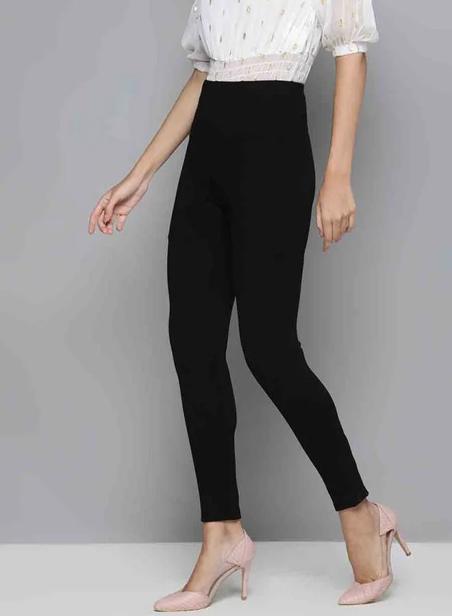 SASSAFRAS Solid Zip Detail Slim Fit Jeggings by Styli