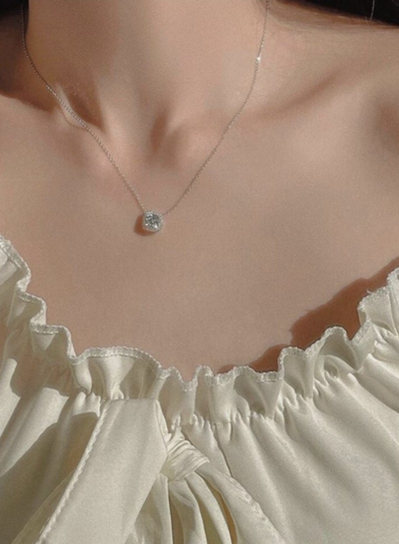 يوكا  قلادة بتعليقة بديكور حجر الراين مربع تصميم بسيط يناسب المراة العصرية - Image 4