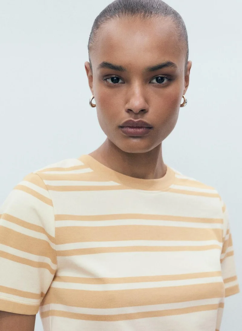 مانجو تيشيرت قطن بياقة متباينة