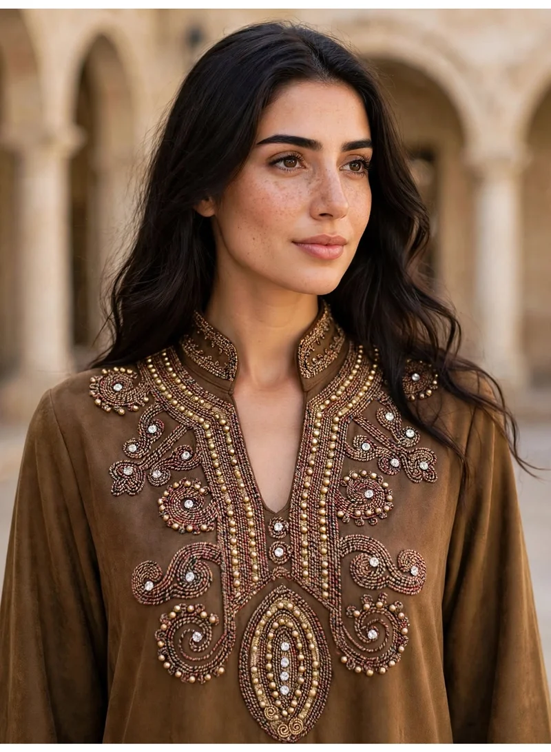 اكسا جلابية ملابس شتوية شامواه مطرزة بالخرز والكريستال للنساء من إكسا IKW1070
