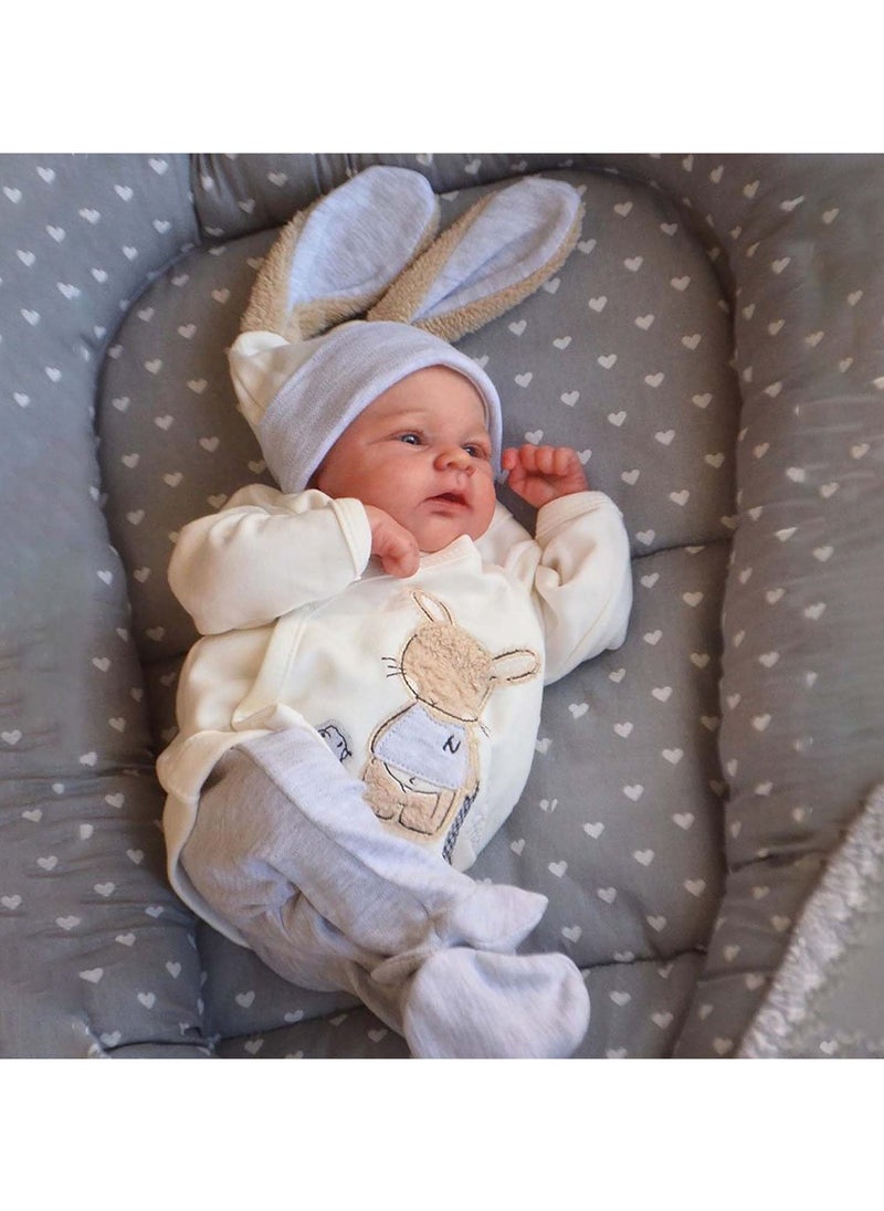 ان بي كي دمية طفل جميلة تبدو حقيقية، دمية baby بطول 19 بوصة مصنوعة من الفينيل والسيليكون، دمى أطفال مستنسخة ناعمة بجسم كامل من السيليكون مع مجموعة ملابس، دمية طفل واقعية للأعمار من 3 سنوات فما فوق.  - Image 1