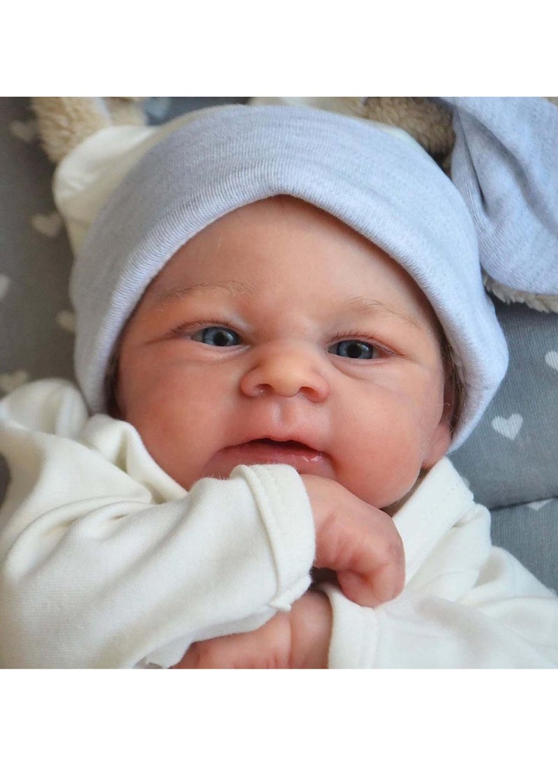 ان بي كي دمية طفل جميلة تبدو حقيقية، دمية baby بطول 19 بوصة مصنوعة من الفينيل والسيليكون، دمى أطفال مستنسخة ناعمة بجسم كامل من السيليكون مع مجموعة ملابس، دمية طفل واقعية للأعمار من 3 سنوات فما فوق.  - Image 2