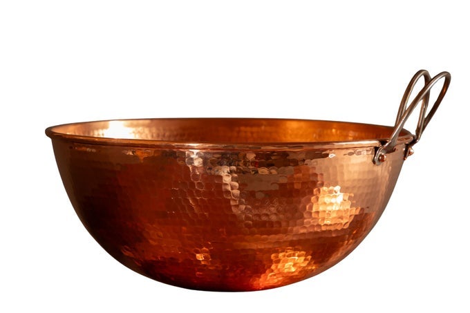 MIXING BOWL 5 QUART CAPACITY 12INCH DIAMETER ERGONOMIC STAINLESS STEEL HANDLE 100 PURE COPPER HEAVY GAUGE HAND HAMMERED WHIP EGGS WHITES TO PERFECTION NOT FOR SALADS