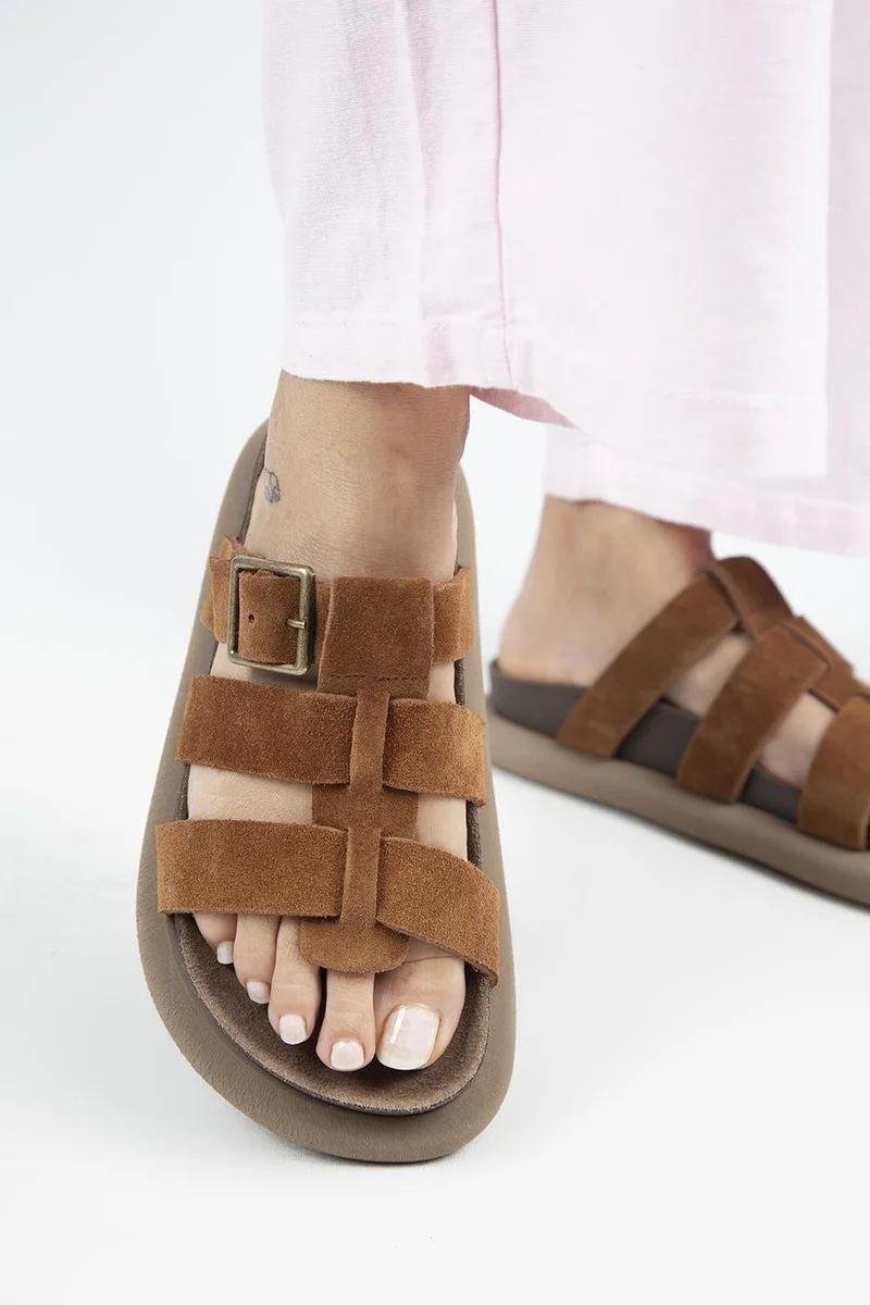 مانجيرو شبشب نسائي من مانيجيرو (هيكس) مصنوع من الجلد الطبيعي، مزود بإبزيم، لون بني فاتح