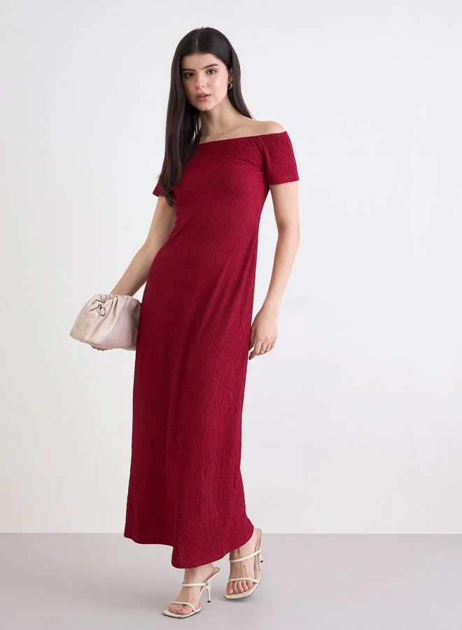 ستايلي فستان طويل محبوك بأكتاف مكشوفة