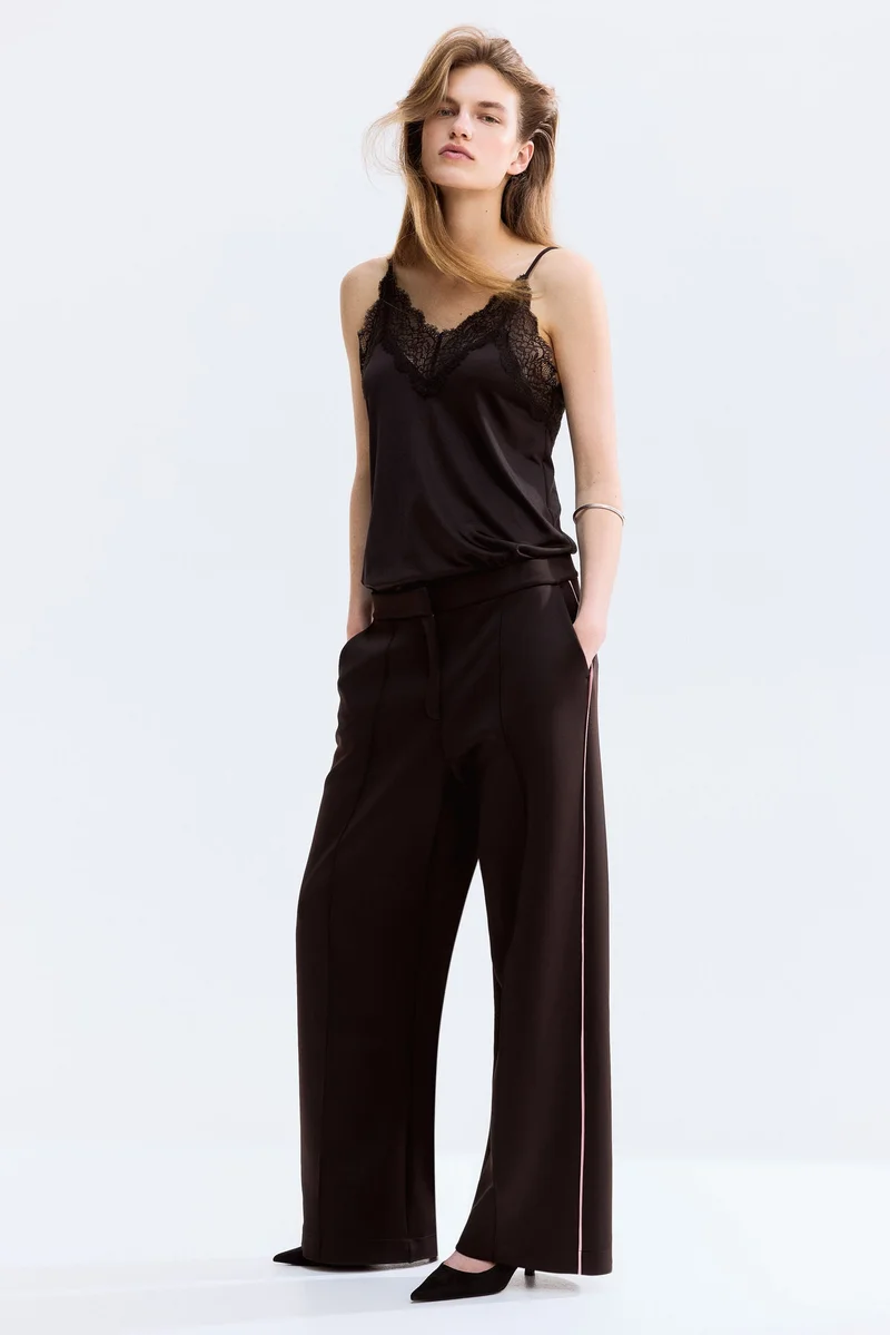 اتش اند ام بنطلون من قماش سكوبا