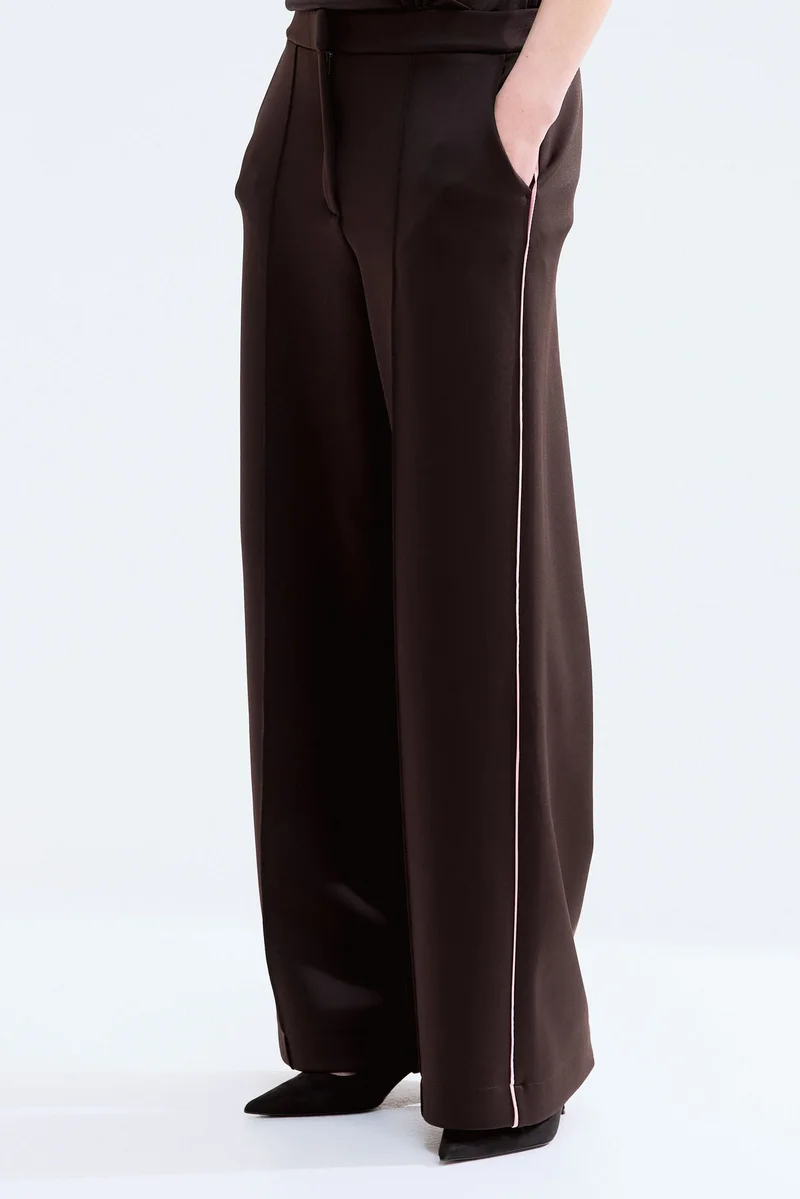 اتش اند ام بنطلون من قماش سكوبا