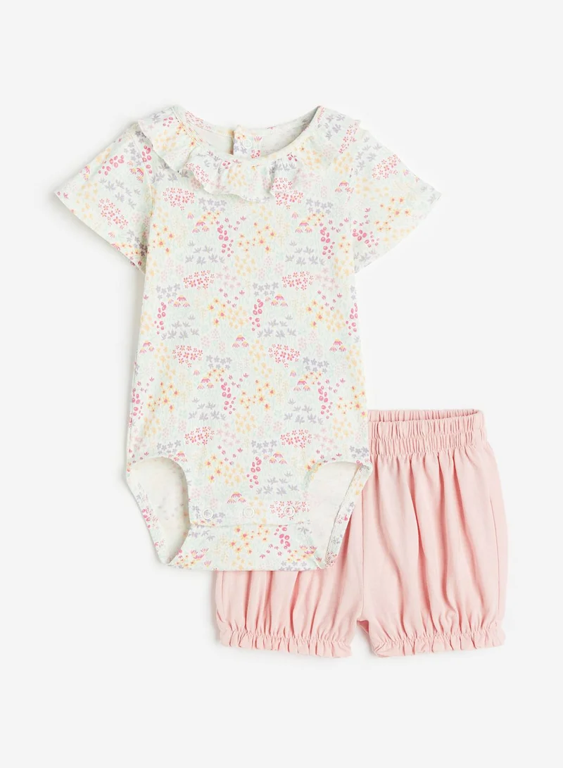 H&M Kids 2 Piece Onies And Shorts Set