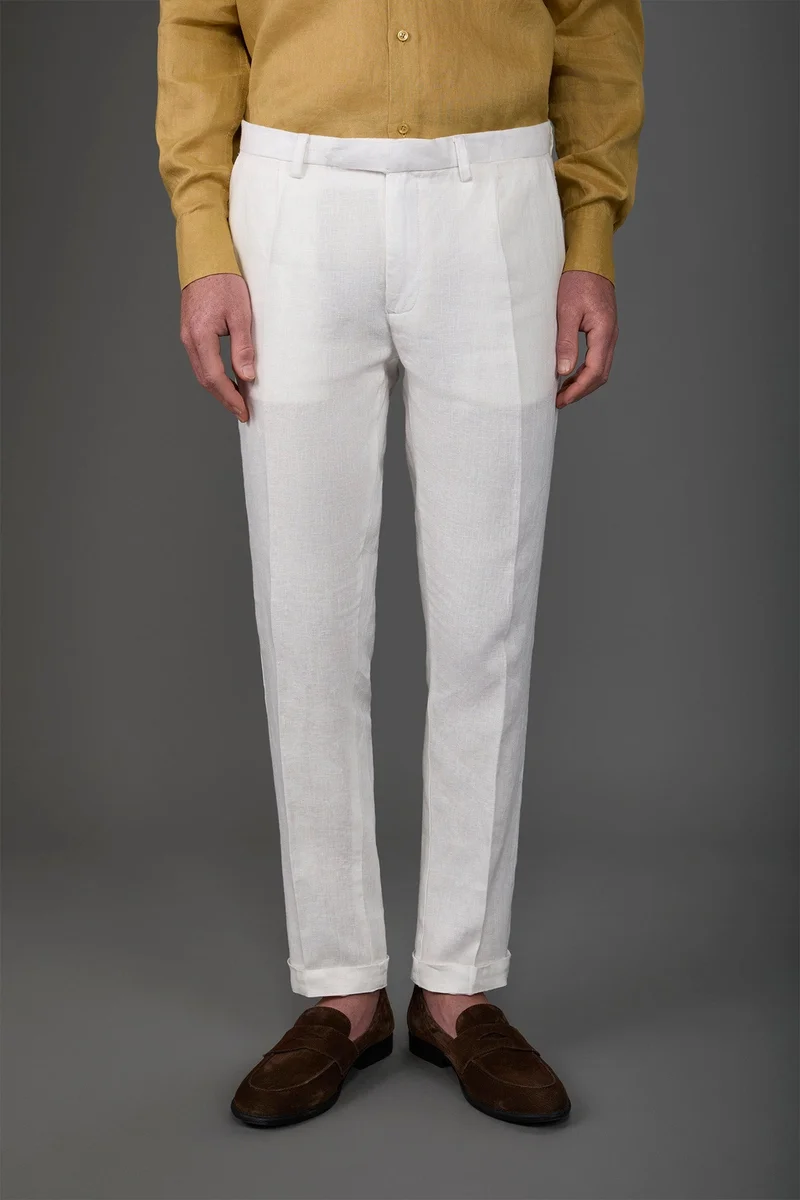 Men's trousers with two small pleats and concealed button - White