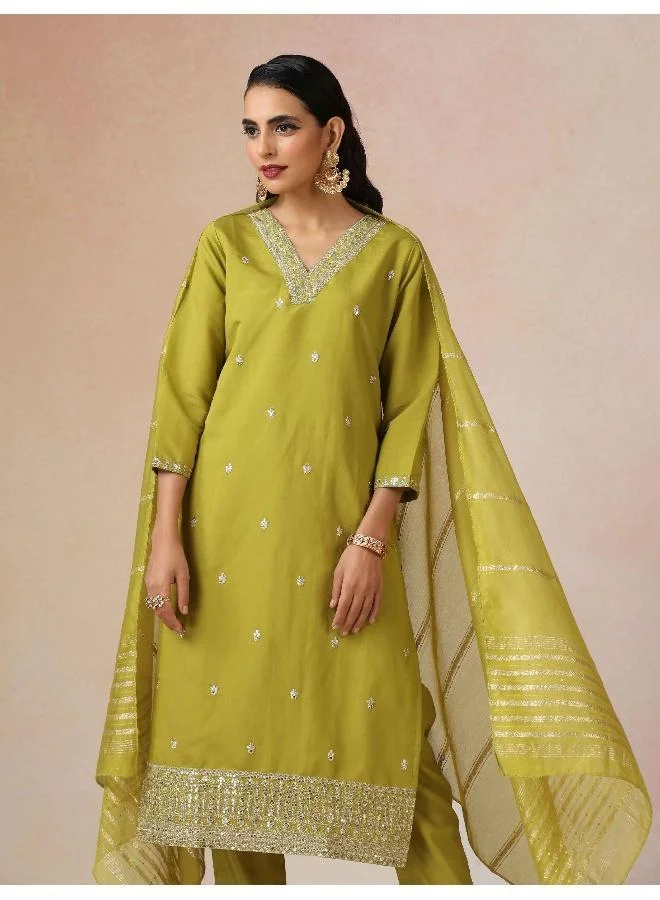 ترو برونز طقم كورتا مستقيم مطرز بالزاري أخضر من  بثلاث قطع