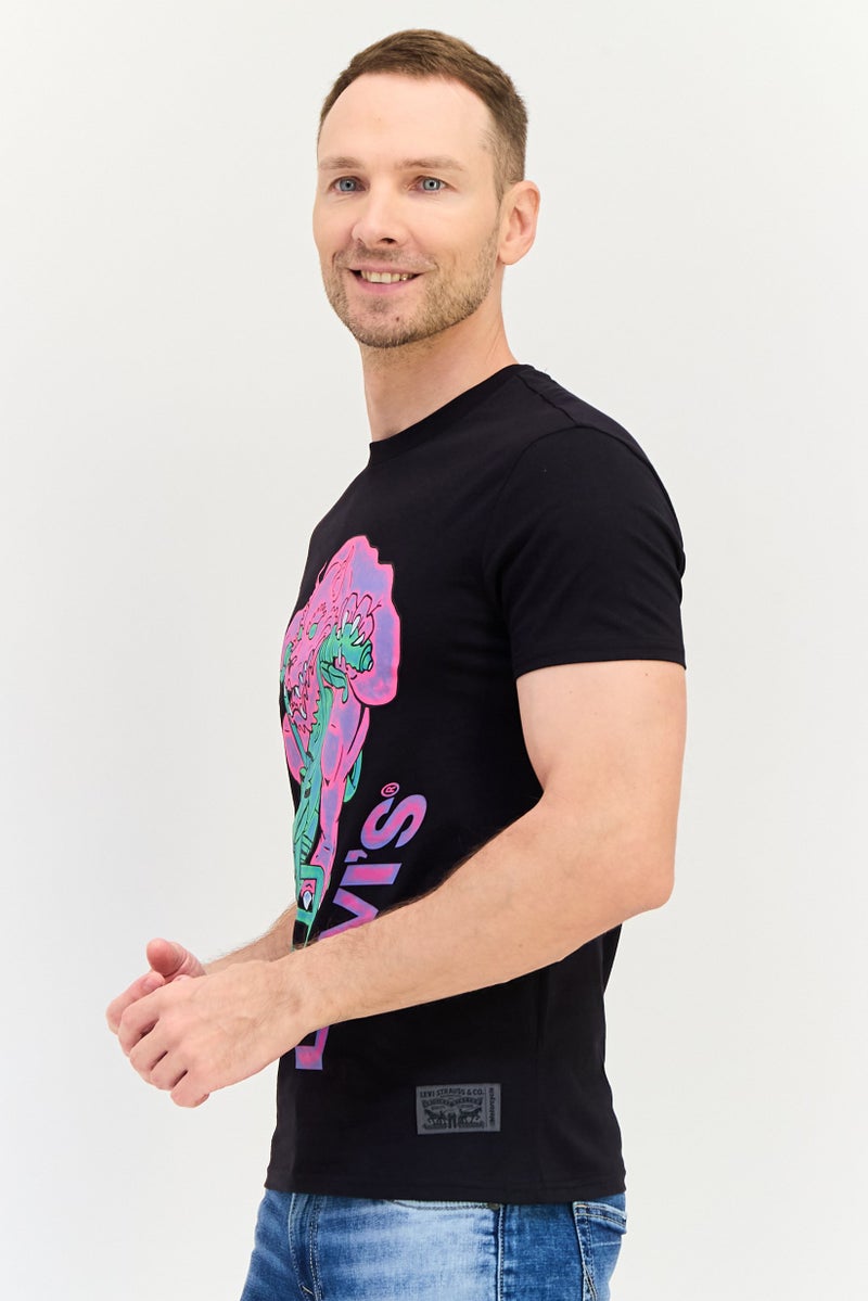 Levi's تي شيرت رجالي بأكمام قصيرة وطباعة جرافيك على شكل طاقم، أسود - Image 2