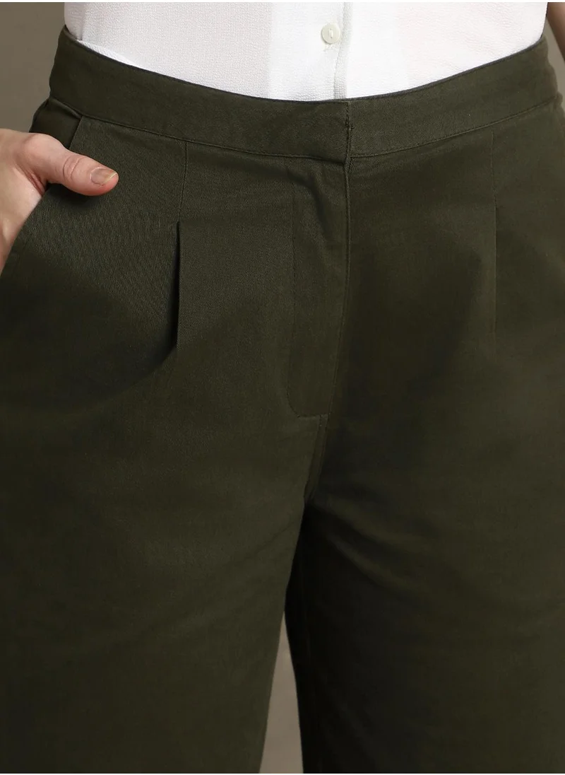 دينيس لينغو Women's Olive Cotton Blend Solid Full Length Chinos Straight Fit Trouser