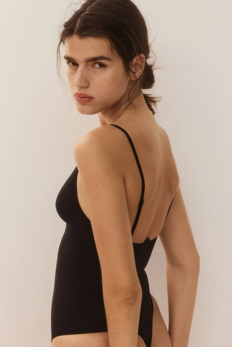 H&M Stretchy &amp; sculpting firm shape thong body