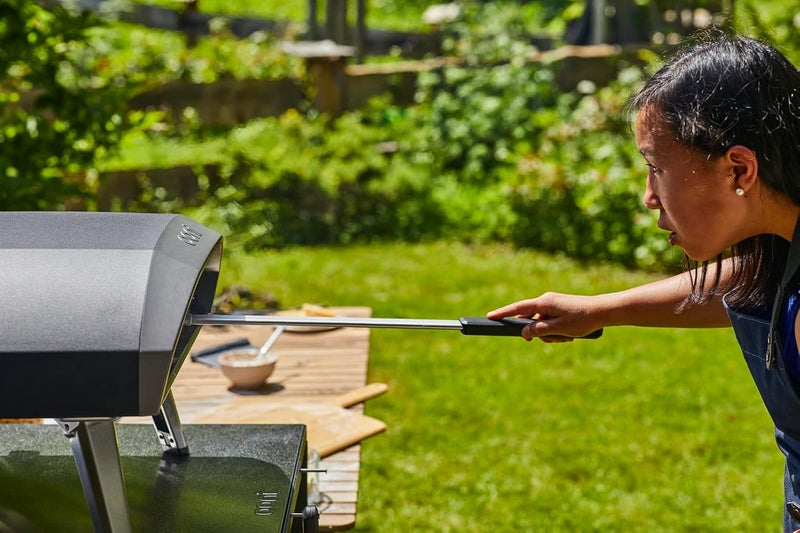 ooni مقلاة بيتزا دوارة - مقلاة بيتزا مصنوعة من الألمنيوم المثقب بحجم 7 بوصات، أداة خفيفة الوزن لقلب البيتزا بمقبض طويل، أدوات بيتزا، ملحقات فرن البيتزا - Image 3