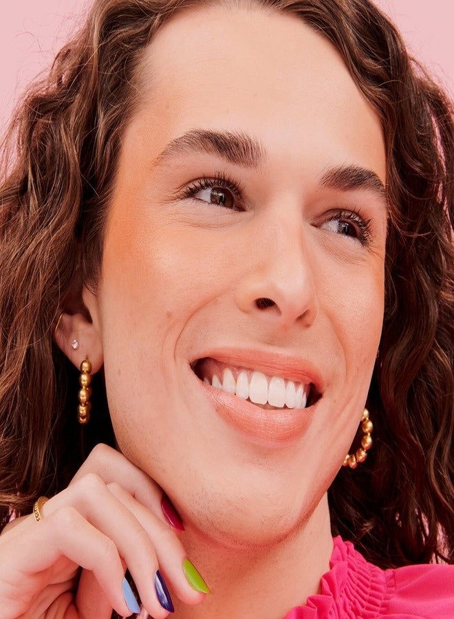 بينيفت بودرة إضاءة لامعة من بنفت كوزمتكس - كوكي (لؤلؤة ذهبية)، لمعة فائقة النعومة، توهج قابل للتكثيف، إشراقة تدوم طويلاً، 8 غرام - Image 2