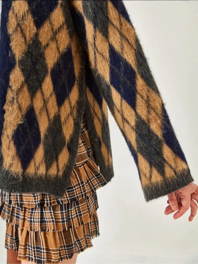 Bianco Lucci LUCCI Crew Neck Slit Knit Sweater in Baklava Pattern