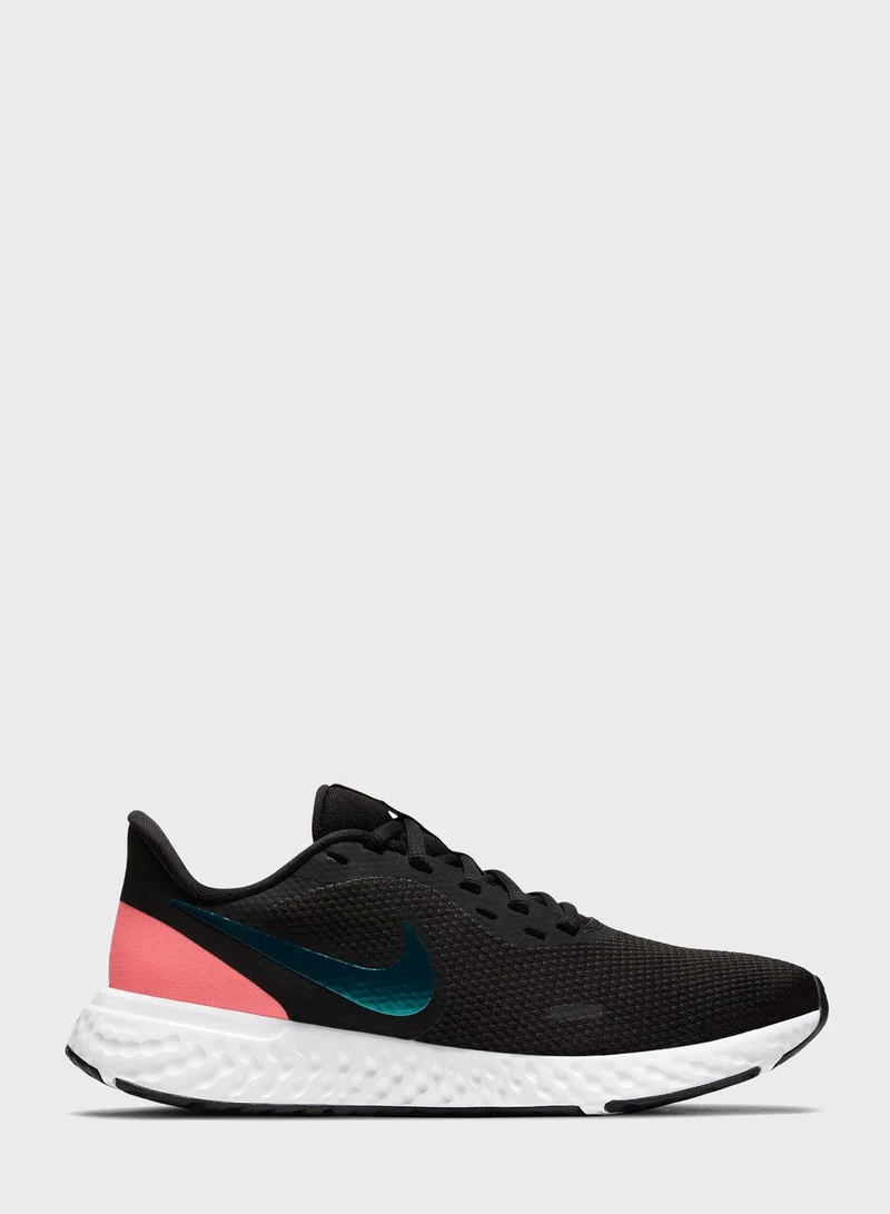 Nike Revolution 5