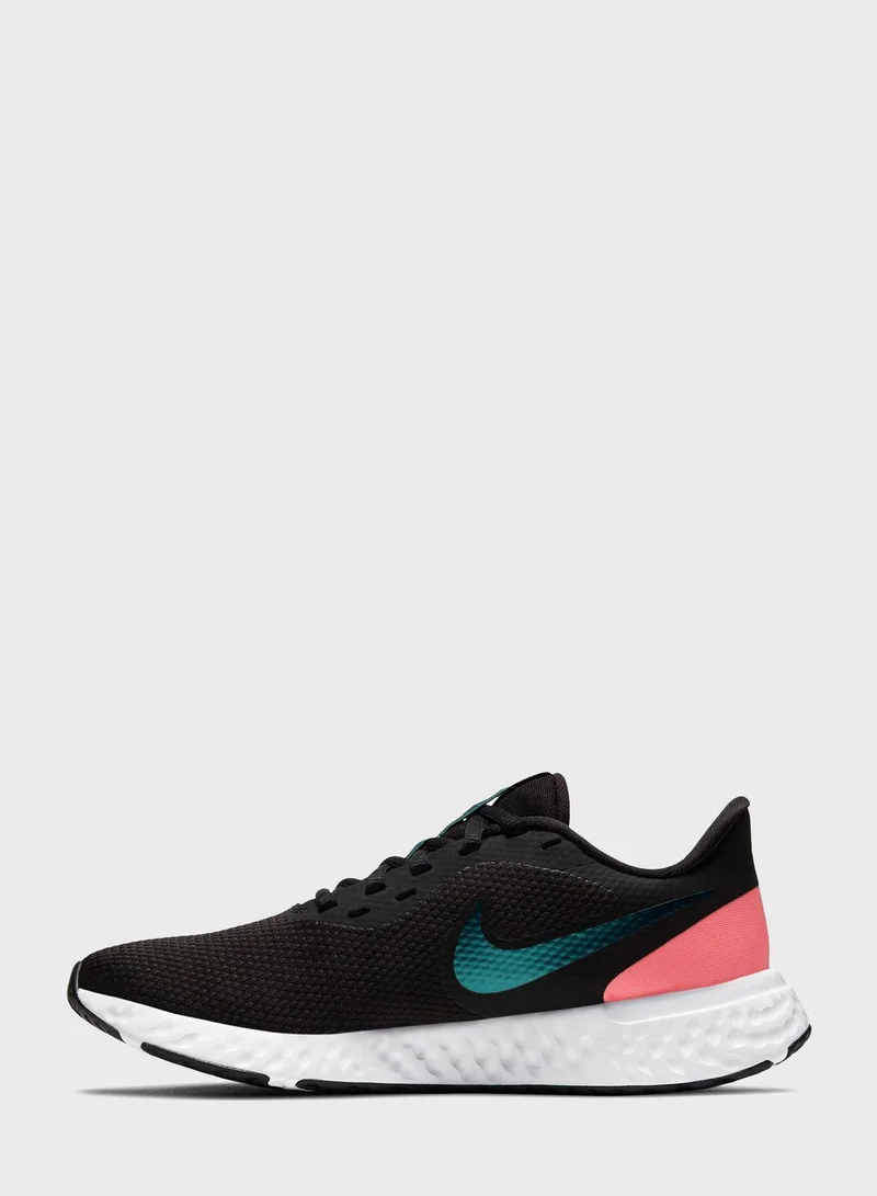 Nike Revolution 5