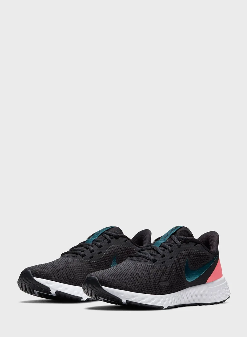 Nike Revolution 5